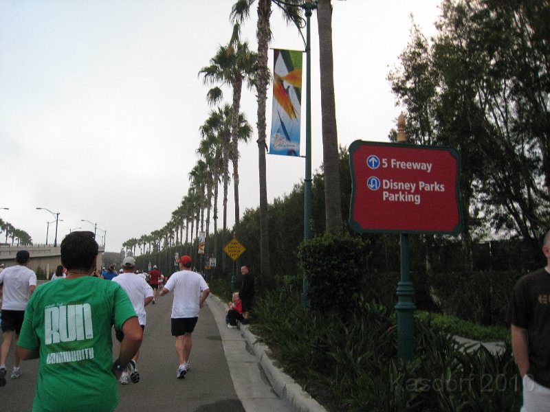 Disneyland 2010 HM Race 0295.JPG - Out onto the freeway... hey, isn't there a minimum speed out there?